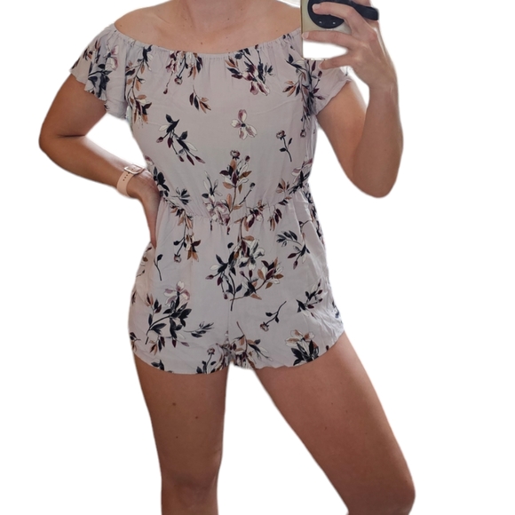 NWT Kendall & Kylie Floral Romper - Picture 3 of 3